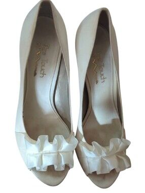Vintage Nina Ivory Heels with Elegant Ruffle. Lovingly Pre-owned. As Is.